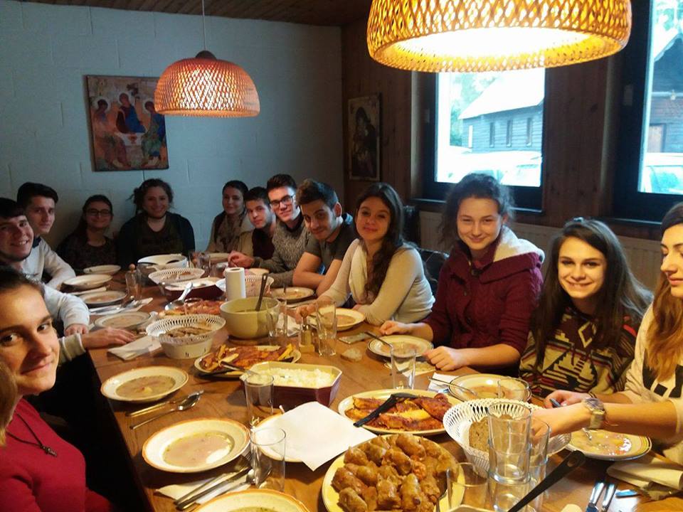 12804359_1061327263913413_730624686_n